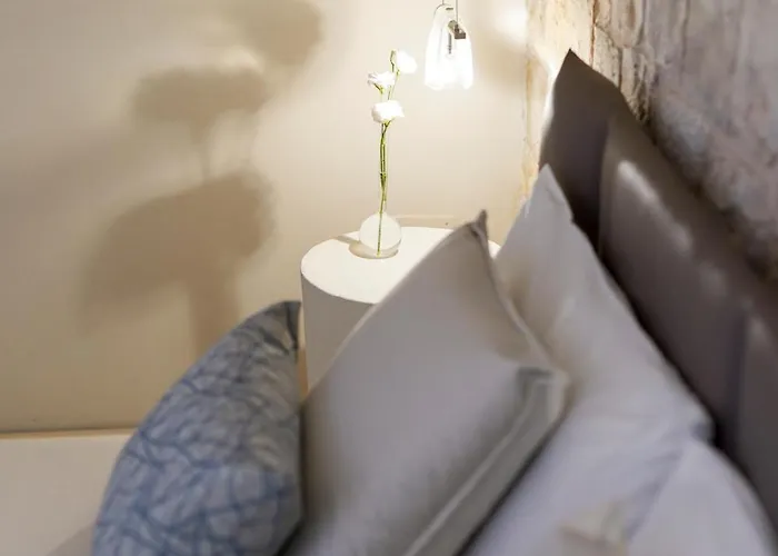 Morabella كونفيرسانو